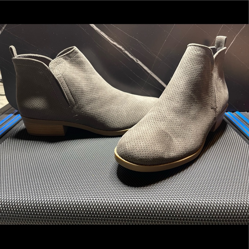 Womens Grey Universal Thread Booties